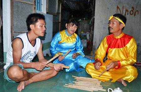 Bai choi folk songs fill island ảnh 1 Bai choi folk songs fill island ảnh 1
