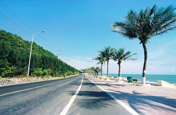 Binh Thuan broadens Phan Thiet-Mui Ne road to boost tourism ảnh 1 Binh Thuan broadens Phan Thiet-Mui Ne road to boost tourism ảnh 1