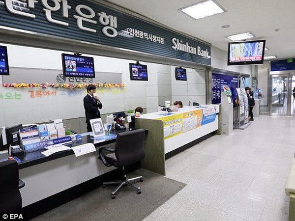Foreign banks make beeline for Vietnam ảnh 1