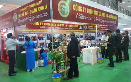 Vietnam-Laos Trade Fair opens to mark bilateral diplomatic ties ảnh 1 Vietnam-Laos Trade Fair opens to mark bilateral diplomatic ties ảnh 1