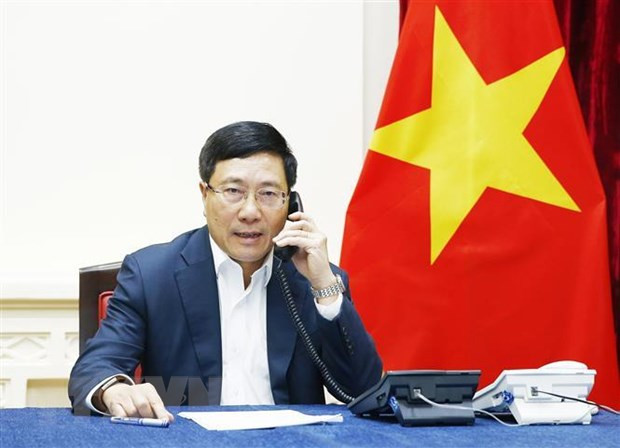Deputy PM holds telephone talk with Malaysian FM ảnh 1