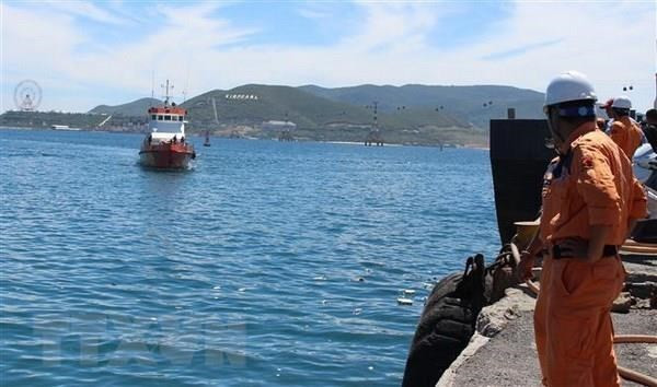 Philippine sailor in distress brought ashore in central province ảnh 1