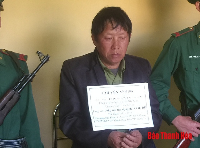 Thanh Hoa border guards arrest drug trafficker ảnh 1
