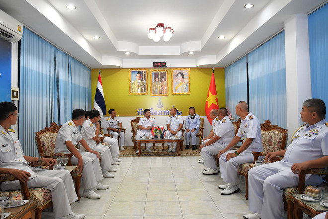 Vietnamese, Thai navies strive ensure peace, stability in bordering waters ảnh 1