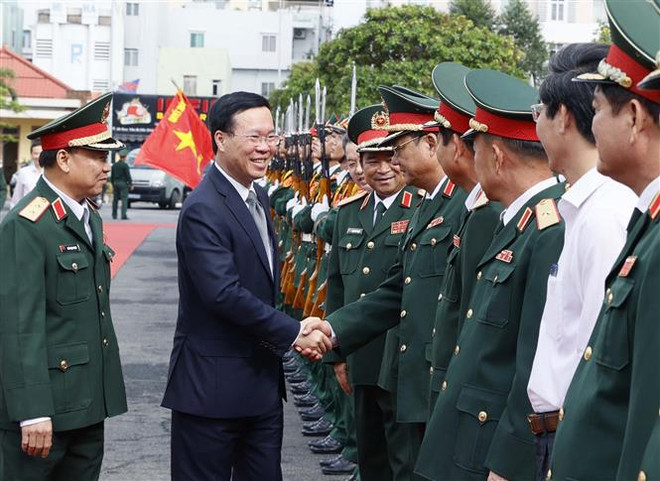 President visits Military Region 5 ảnh 1
