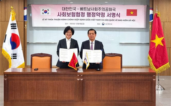 Vietnam, RoK sign deal to implement bilateral agreement on social insurance ảnh 1