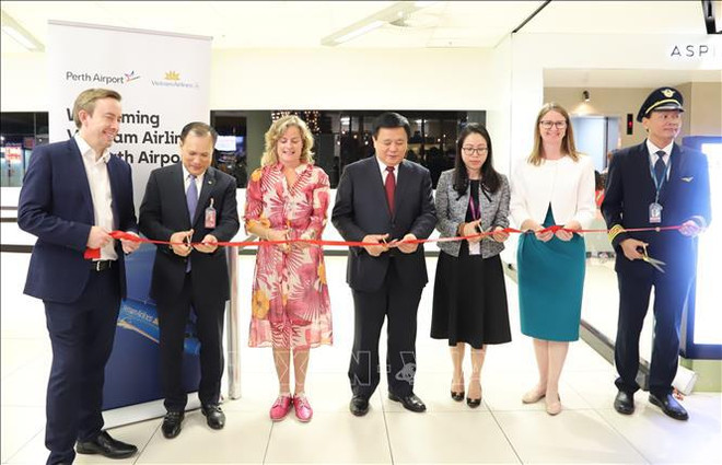 Vietnam Airlines runs new route connecting HCM City to Australia’s Perth city ảnh 1