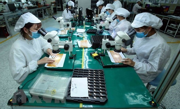 Enhancing competitiveness vital for Vietnam to climb up global value chain ảnh 1