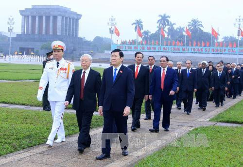 Top leaders pay tribute to late President Ho Chi Minh ảnh 1