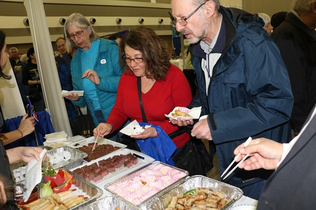 Vietnam’s traditional dish, tourist destinations introduced in Canada ảnh 1