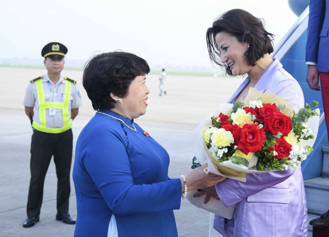President of Belgian Senate arrives in Hanoi, starting official visit to Vietnam ảnh 2