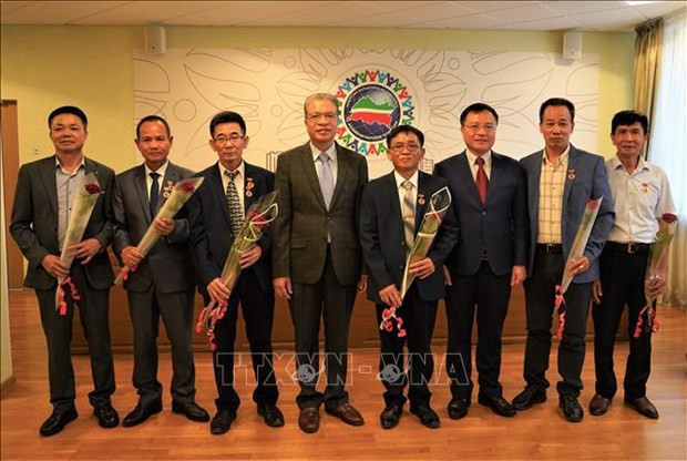 Veteran Party members in Russia honoured ảnh 1