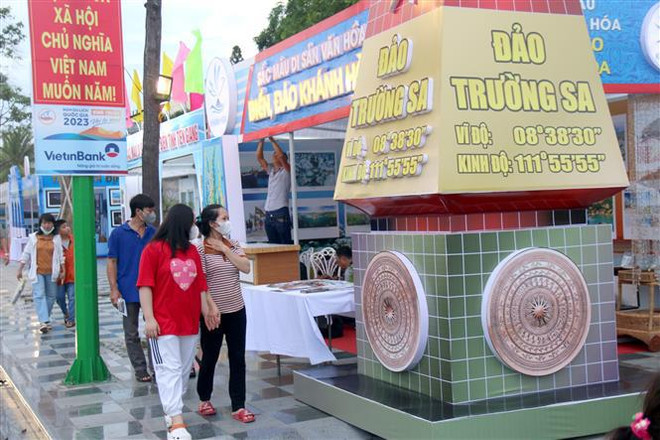 Over 200 photos on Vietnam’s seas, islands on display in Binh Thuan ảnh 2 Over 200 photos on Vietnam’s seas, islands on display in Binh Thuan ảnh 2