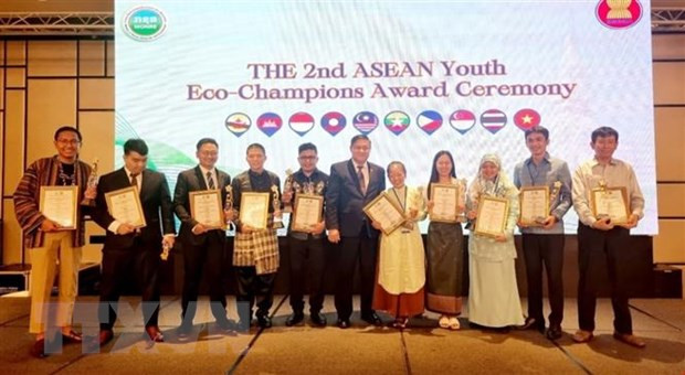 ASEAN honours two eco-schools, two young eco-champions of Vietnam ảnh 1