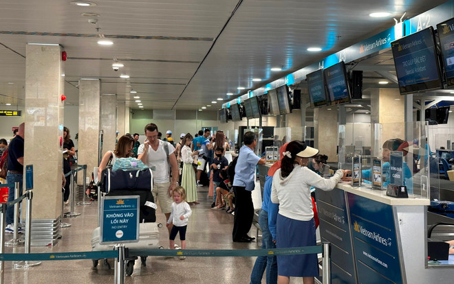 Tan Son Nhat Int'l Airport to see huge load on National Day holiday ảnh 1 Tan Son Nhat Int'l Airport to see huge load on National Day holiday ảnh 1