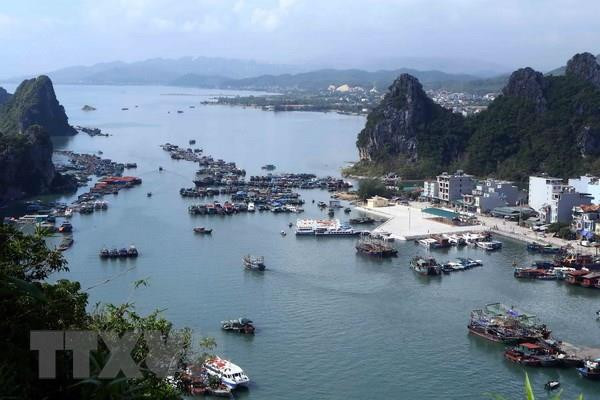 Quang Ninh: Van Don island district develops marine tourism ảnh 1