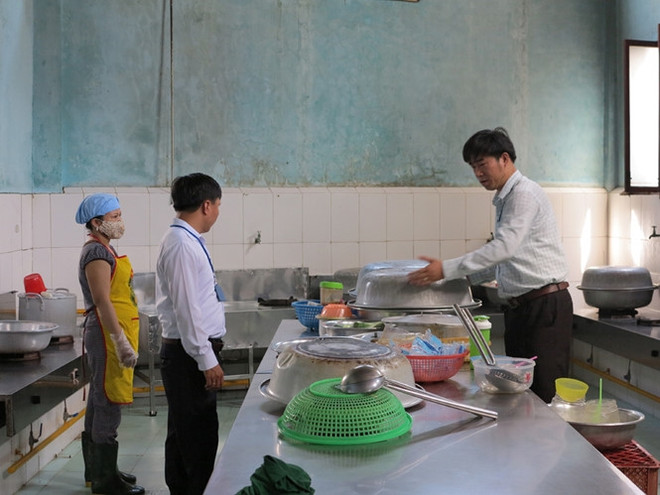 HCM City plans stronger food safety checks ảnh 1