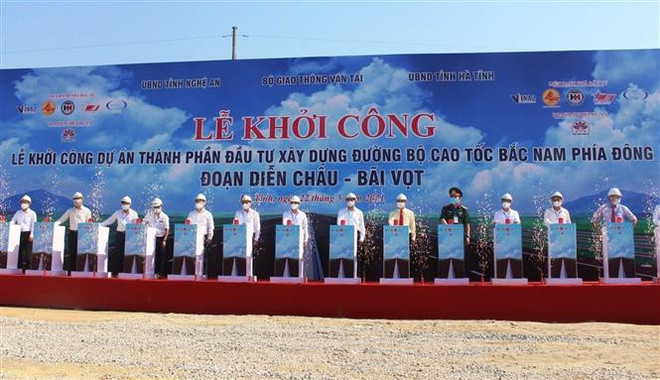 Construction of Dien Chau-Bai Vot section of North-South Expressway begins ảnh 1