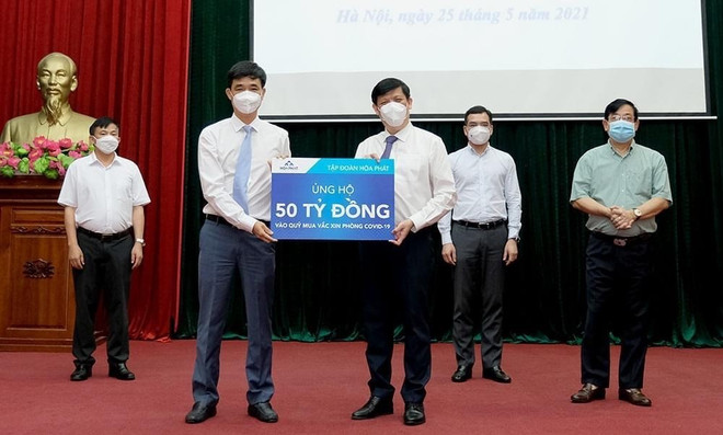 Businesses make additional donations to COVID-19 vaccine fund ảnh 1