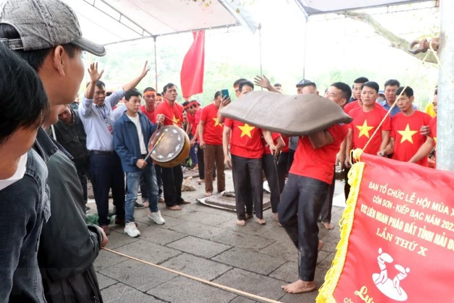 Vietnamplus Clay firecracker festival symbolises cultural beauty of Spring ảnh 3 Vietnamplus Clay firecracker festival symbolises cultural beauty of Spring ảnh 3