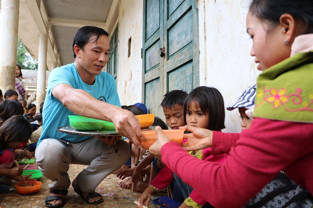 Teacher spends young days on supporting poor people ảnh 1