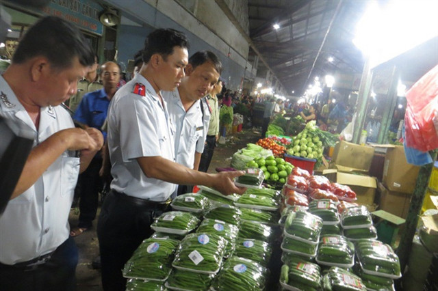 HCM City steps up food inspection to ensure safe Tet ảnh 1