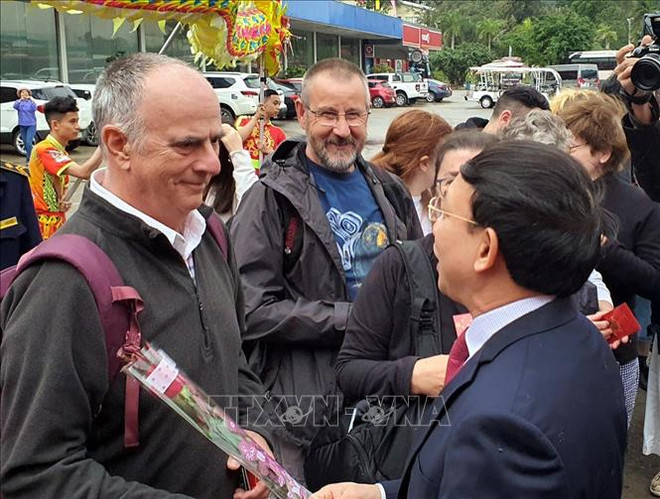Quang Ninh welcomes first foreign visitors of Lunar New Year ảnh 1