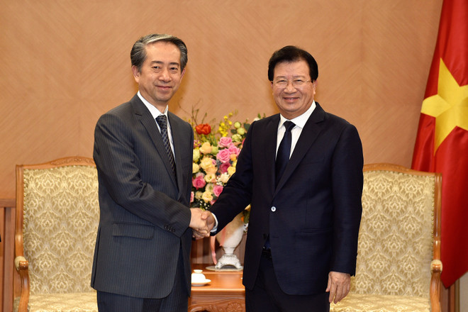 Deputy PM Trinh Dinh Dung hosts Chinese Ambassador ảnh 1