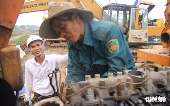 Tet far from home for road construction workers ảnh 1