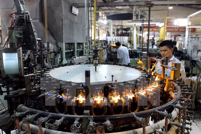 Industrial production expands by 7.4 percent in 9 months ảnh 1