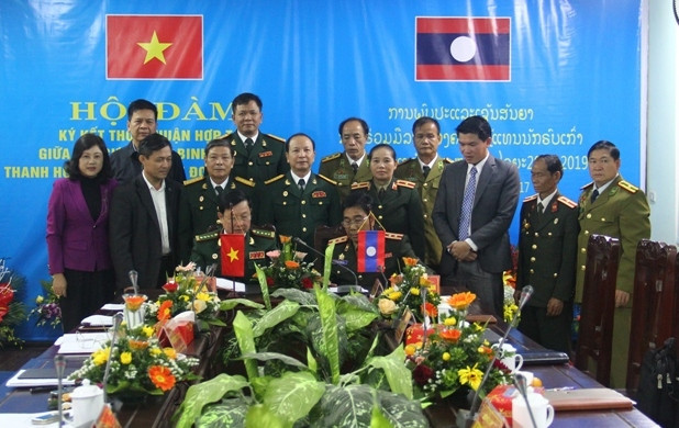 War veterans of Vietnamese, Lao provinces intensify cooperation ảnh 1