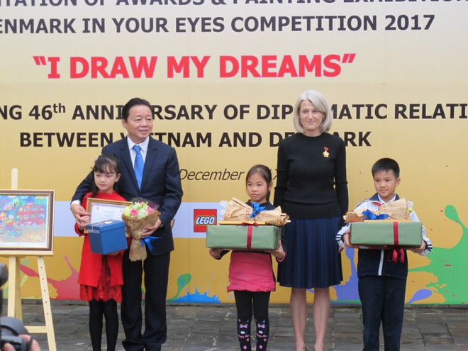 Danish Embassy in Vietnam awards winners of children painting contest ảnh 1 Danish Embassy in Vietnam awards winners of children painting contest ảnh 1