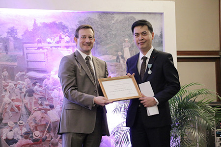 Vietnamese scholar presented with French chevalier ảnh 1