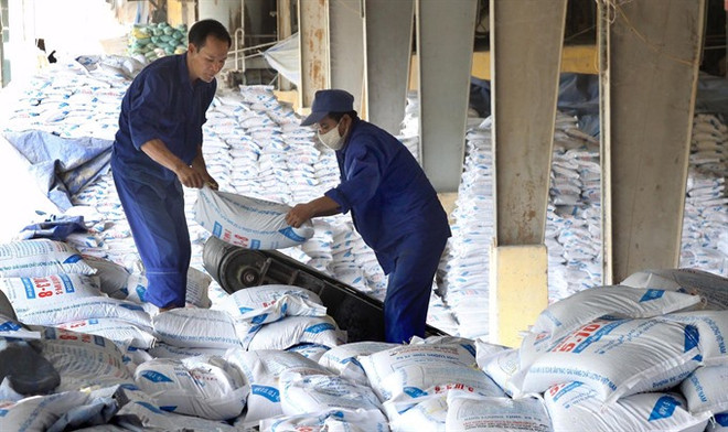 Experts: Fertiliser tax does more good than harm ảnh 1 Experts: Fertiliser tax does more good than harm ảnh 1