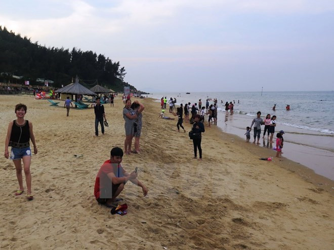 Central Ha Tinh province recovers as hot summer destination ảnh 1