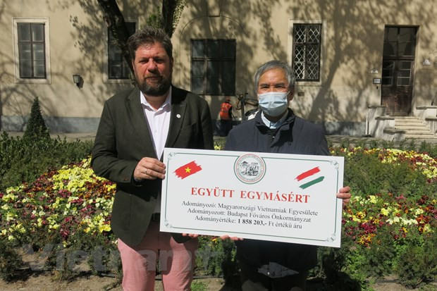Vietnamese community supports Hungary’s COVID-19 fight ảnh 2