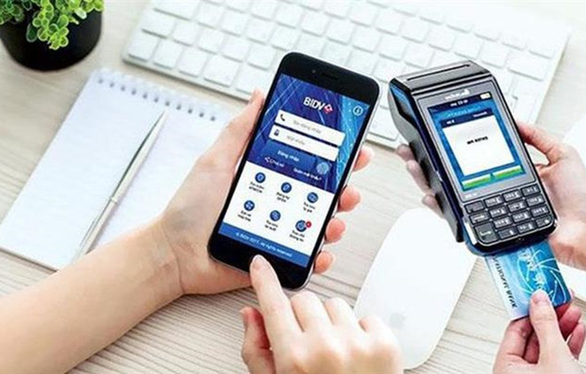 Vietnamese take increasingly to cashless payments ảnh 1