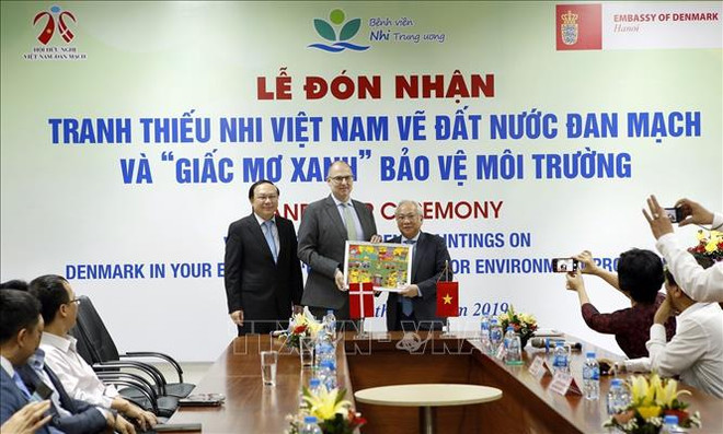 Painting contest entries gifted to children’s hospital ảnh 1