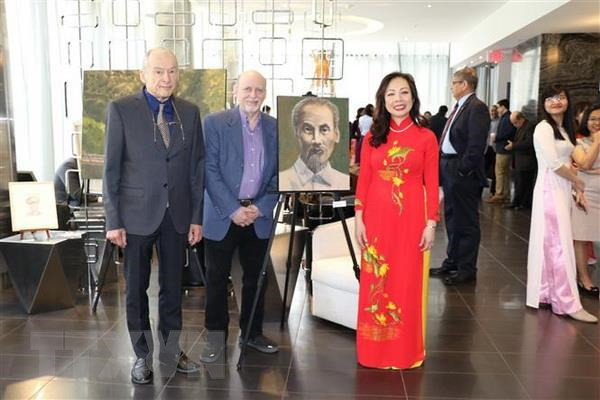 Canadian artists show respect for President Ho Chi Minh via paintings ảnh 1 Canadian artists show respect for President Ho Chi Minh via paintings ảnh 1