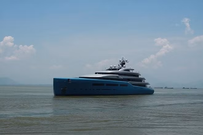 British billionaire sails Aviva yacht in Vietnam ảnh 1