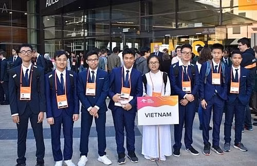 All eight Vietnamese students win Asian Physics Olympiad medals ảnh 1