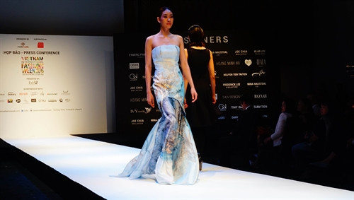 Vietnam hosts third International Fashion Week ảnh 1