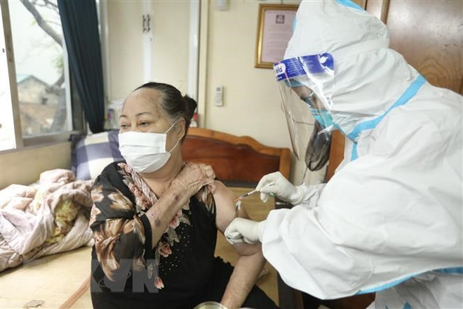Localities hasten in-home vaccination for vulnerable groups ảnh 1 Localities hasten in-home vaccination for vulnerable groups ảnh 1