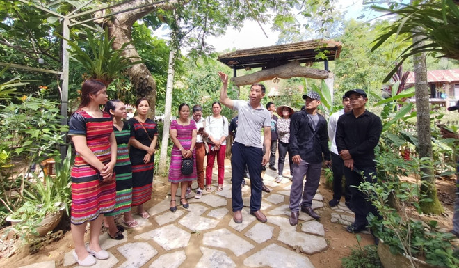 Ethnic minorities receive ecotourism training ảnh 1 Ethnic minorities receive ecotourism training ảnh 1