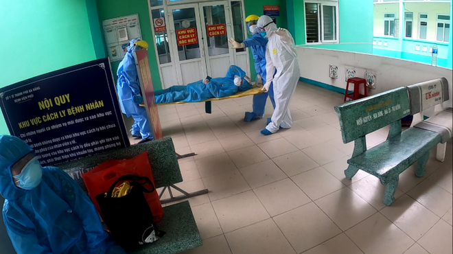 Doctors rush to Da Nang to support treatment of COVID-19 patients ảnh 1