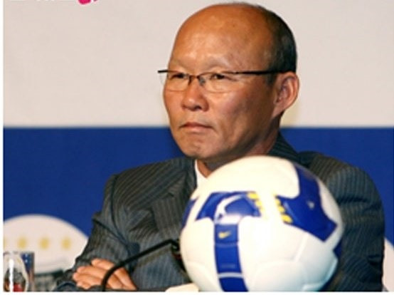 National football team has new head coach ảnh 1