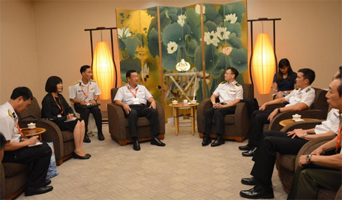 Vietnam, Singapore navies bolster cooperative ties ảnh 1