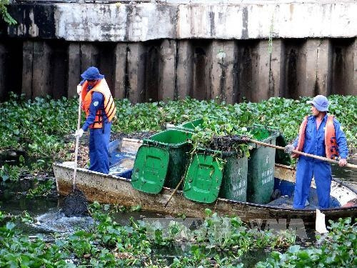 Illegal landfills block flood drainage ảnh 1 Illegal landfills block flood drainage ảnh 1