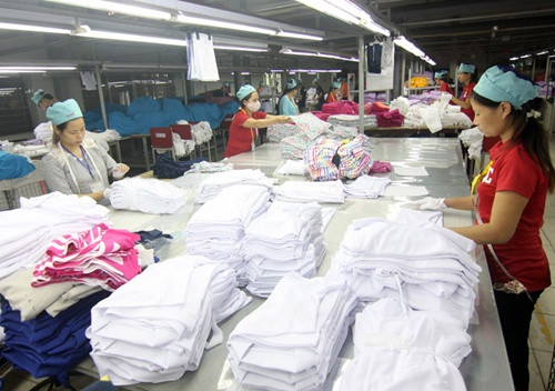 Export garment producers see decline in orders ảnh 1