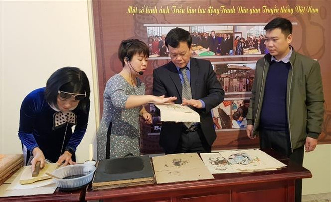 Folk paintings displayed in Hai Phong ảnh 2